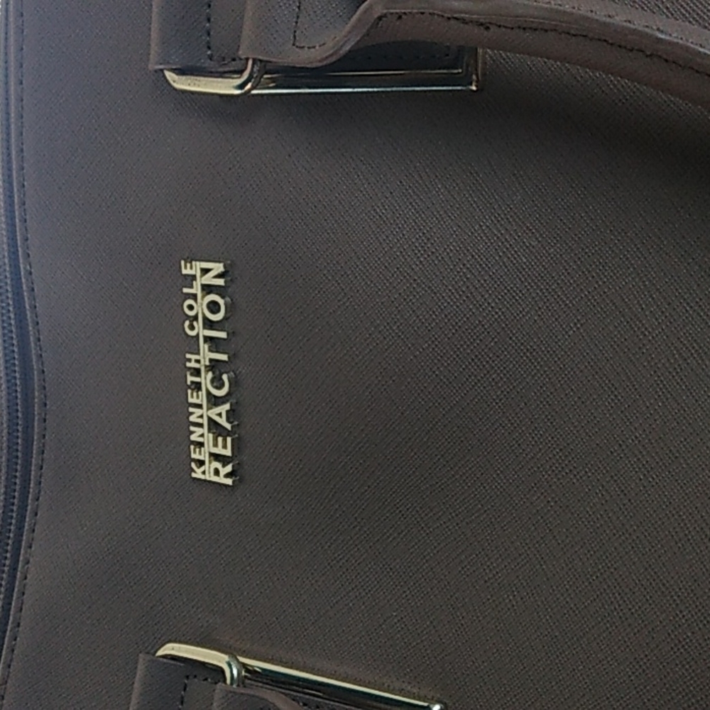 Kenneth Cole Reaction Leather Purse - Picture 3 of 4